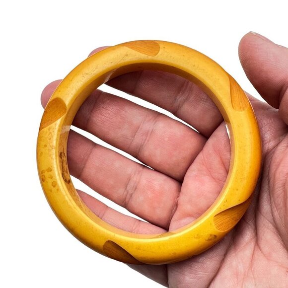 Vintage Bakelite Women's Bangle Bracelet Retro Carved Yellow - Picture 4 of 4